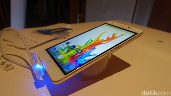 Ponsel ini mulai tersedia 25 Juli mendatang. Elevate Y2 Power dibanderol Rp 2,350 juta. Foto: detikINET/Adi Fida Rahman