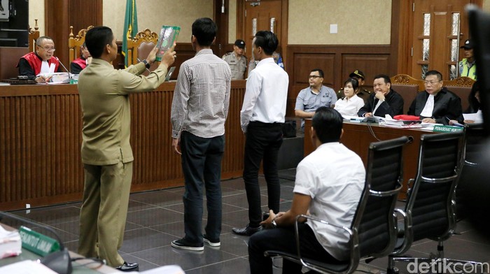 Hakim Panggil Hani untuk Dikonfrontir dengan Pelayan Kafe Soal Kopi