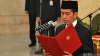 Presiden Jokowi melantik Suhardi Alius menjadi Kepala Badan Nasional Penanggulangan Teroris (BNPT).