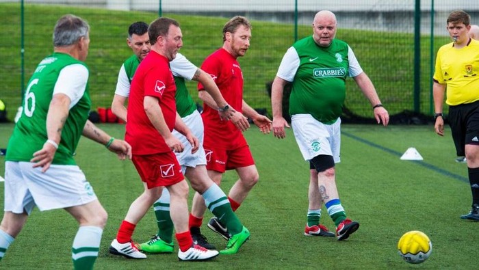 Tren Baru Lawan Depresi, Sepakbola Sambil Jalan