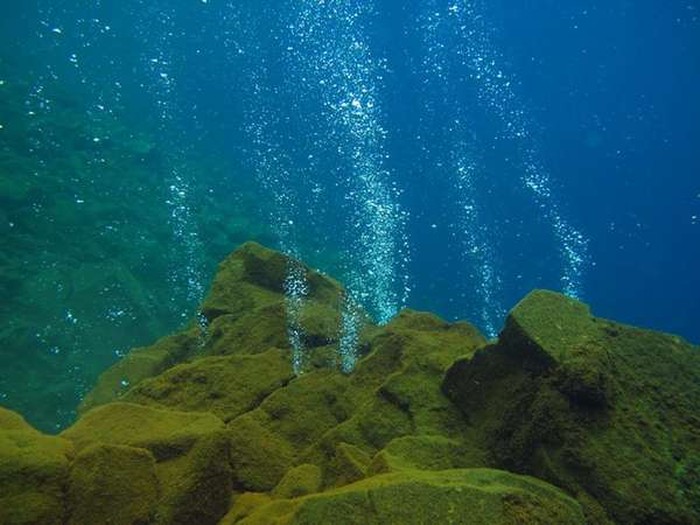 gunung bawah laut di Kepulauan Sangihe