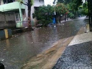 Hujan Deras, Kompleks Polri Jl Pondok Karya Tergenang 20 Cm