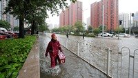 Beijing. China hanya memperoleh 7% air bersih di dunia. Ada juga masalah polusi. Pada 2015, 40% air di permukaan Beijing tercemar hingga tidak bisa digunakan lagi.  (Reuters)