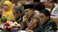 Rapat tersebut membahas penyempurnaan alokasi anggaran tahun 2017 menurut fungsi, program, kegiatan kementerian/lembaga sesuai hasil pembahasan Banggar DPR RI.
