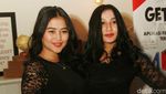 Indro Warkop Sumringah Foto Bareng Duo Serigala