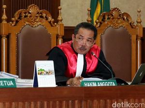 Hakim Binsar Pertanyakan Tangan Jessica yang Seperti Nenek Lampir