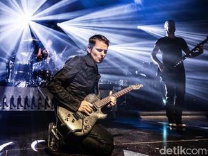 Sangar! 5 Band Ini Doyan Hancurkan Alat Musik saat Manggung