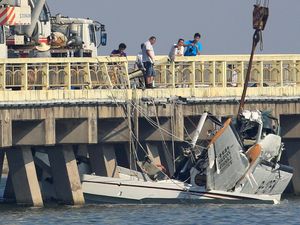 Pesawat Amfibi Tabrak Jembatan di Shanghai, 5 Orang Tewas