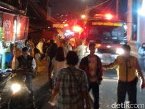 25 Unit Damkar Berhasil Padamkan 2 Rumah Terbakar Di Cawang