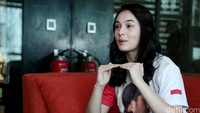 Aktris yang berulang tahun pada 2 Juni itu tampak bersemangat menceritakan pengalaman syutingnya di film tersebut.