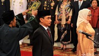 Di waktu bersamaan, Komjen Pol Suhardi Alius juga dilantik menjadi Kepala Badan Nasional Penanggulangan Teroris (BNPT).