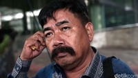 Sampang Malem diperiksa penyidik KPK dalam pengusutan kasus dugaan gratifikasi dan suap DPRD Sumatera Utara (Sumut).