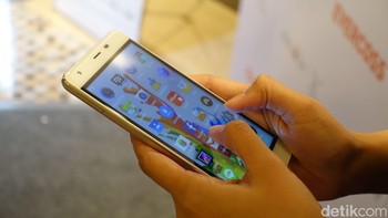 Elevate Y2 Power mengusung teknologi Quick Charge. Dalam lima menit pengisian baterai cukup untuk digunakan dua jam telepon. Foto: detikINET/Adi Fida Rahman