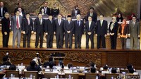 Komisioner Komisi Penyiaran Indonesia (KPI) foto bersama pimpinan DPR.