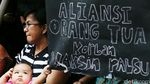 Ortu Korban Vaksin Palsu Demo di RS Harapan Bunda