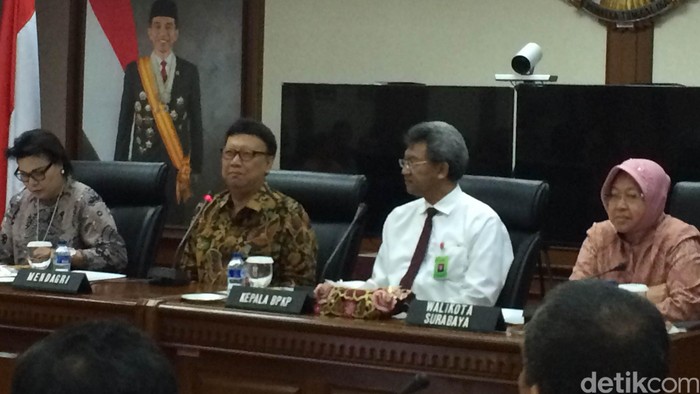 Wali Kota Risma Beberkan Program E-Goverment Surabaya Kepada Mendagri