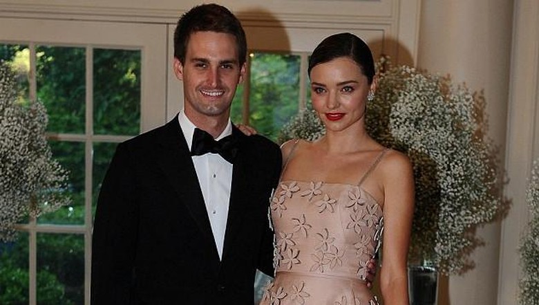 Miranda Kerr Resmi Menikah dengan Bos Snapchat Miranda Kerr Resmi Menikah dengan Bos Snapchat