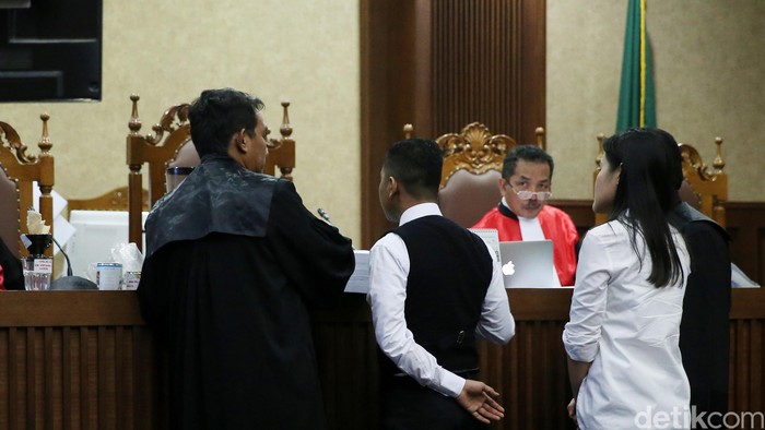 Pembuktian Kurang Greget, Hakim Minta Meja 54 Dibawa ke Persidangan