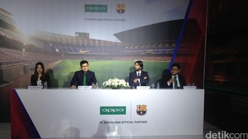 Oppo F1 Plus edisi Barcelona ini sekaligus menandakan satu tahun kemitraan Oppo dengan FC Barcelona. Kami sangat senang dengan kerjasama ini. Di mana diharapkan juga mampu memperkuat status Oppo dari segi brand, ujar Lau di pembukaan, Kamis (21/7/2016). Foto: detikSport/Rossi Finza Noor
