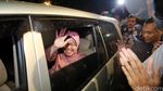 Risma Buka Pameran Lukisan di Jakarta