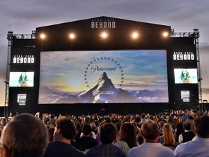 Paramount Niat Caplok Warner Bros Discovery, Ini Dampaknya