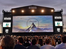 Paramount Niat Caplok Warner Bros Discovery, Ini Dampaknya