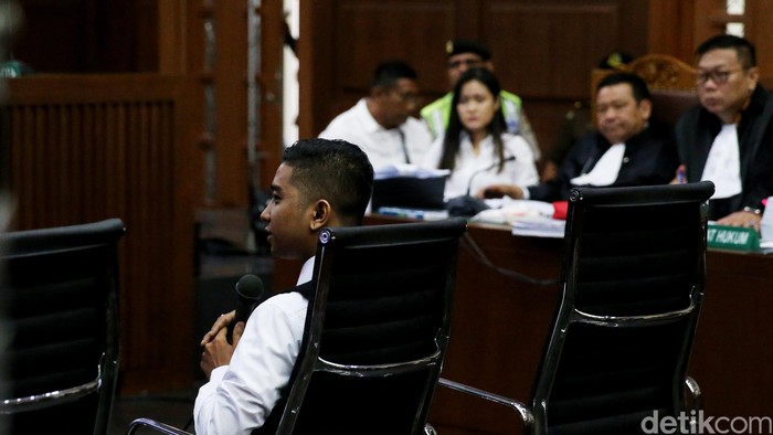 Saksi: Pegawai Olivier Ikut Cicipi Kopi Mirna, Langsung Dilepehin