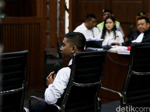 Saksi: Pegawai Olivier Ikut Cicipi Kopi Mirna, Langsung Dilepehin