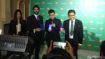 Tak hanya dihadiri oleh petinggi-petinggi Oppo, termasuk CEO Oppo Indonesia Ivan Lau, peresmian juga dihadiri oleh Xavier Asensi, Managing Director FC Barcelona. Foto: detikSport/Rossi Finza Noor