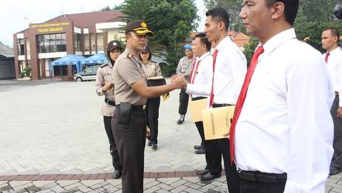 Enam Polsek dan Anggota Polres Sidoarjo Dapat Penghargaan