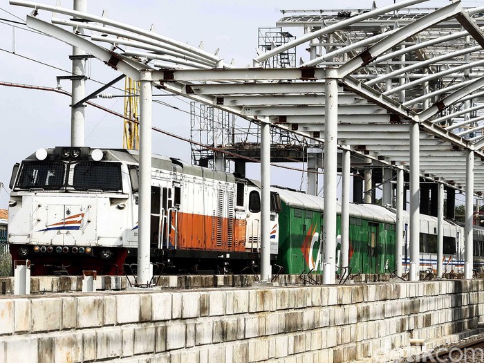 Polisi Sebut Pelemparan KA Serayu di Bandung Libatkan Suporter Bola