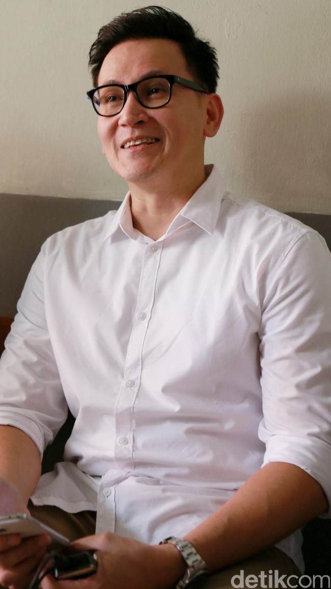 Marcelino Lefrandt juga memiliki wajah yang awet muda. Mantan suami Dewi Rezer ini berusia 43 tahun. Foto: Palevi S/detikHOT