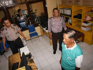 Siram Janda dengan Air Accu Malah Kena Cucu, Sopir Angkot Diringkus