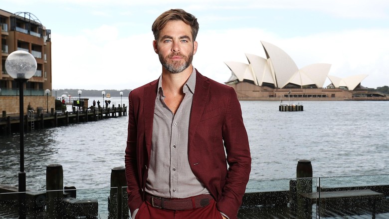 Beradegan Telanjang di Bagian Vital Chris Pine Jadi Candaan