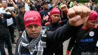Buruh menolak UU Tax Amnesty.