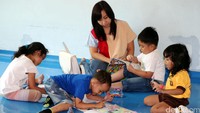 Beberapa di antara mereka didampingi orangtuanya.