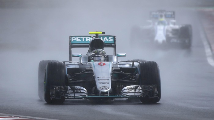 Hujan, Insiden, dan Empat Bendera Merah Saat Rosberg Raih Pole