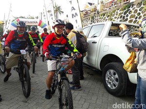 Bos Pertamina Refleksi Sejarah Migas RI Sambil Bersepeda