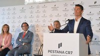 Tahun 2021, rencananya CR7 juga akan memnbangun hotelnya di Paris. Nilai investasinya mencapai Euro 60 juta atau sekitar Rp 996 M (AFP/HELDER SANTOS)