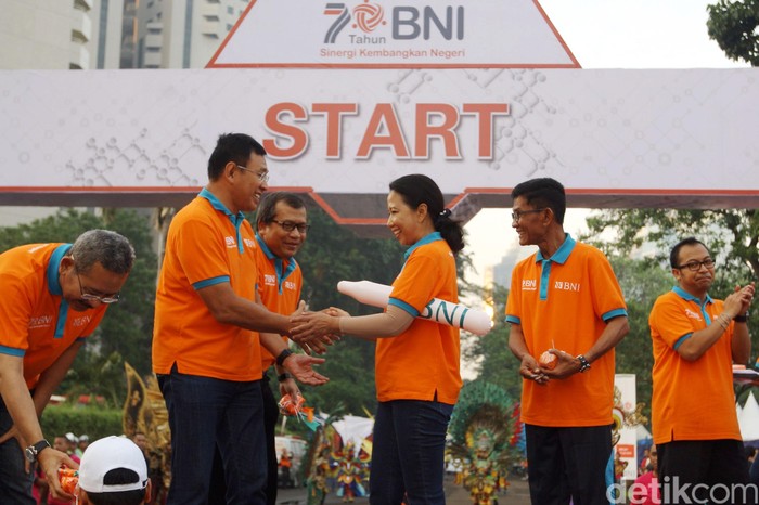 Rayakan Ultah ke-70, BNI Ajak Karyawan Jalan Santai di Senayan