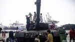Aksi Prajurit TNI AL di HUT Kolinlamil ke-55
