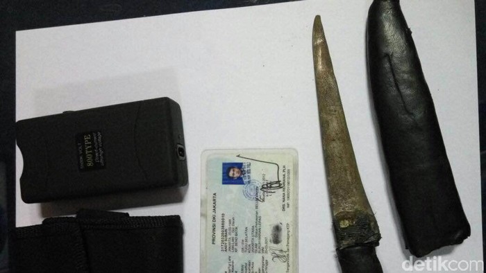 Rampas Dompet Wanita di Cakung, 2 Penjambret Kritis Diamuk Warga