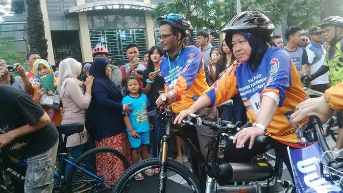 Risma Ajak Delegasi PrepCom 3 for Habitat III Gowes Bareng