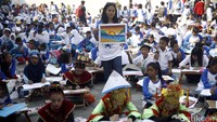 Ratusan anak mengikuti lomba gambar dan mewarnai di Museum Bahari, Jakarta, Minggu (24/7/2016).