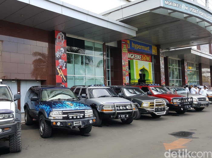 Komunitas Blazer, Belanja Sambil Halal Bihalal di MGK Kemayoran