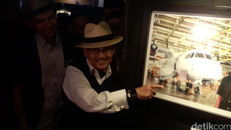 Cara Lain Habibie Ungkapkan Cinta pada Ainun Lewat Motor Harley Cara Lain Habibie Ungkapkan Cinta pada Ainun Lewat Motor Harley