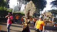 Selepas Funwalk untuk membudayakan gaya hidup sehat, para karyawan BNI dan keluarganya dimanjakan dengan sajian musik terkini yang menampilkan musisi-musisi ternama tanah air.