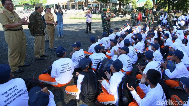 21 000 Siswa Baru di Makassar Dilatih Pendidikan Bela 21 000 Siswa Baru di Makassar Dilatih Pendidikan Bela