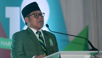 Muhaimin memastikan PKB mendukung penuh pemerintahan Presiden Joko Widodo (Jokowi). Dia pun berharap perjuangan PKB di pemerintahan bermanfaat bagi Nahdlatul Ulama (NU), bangsa dan negara.