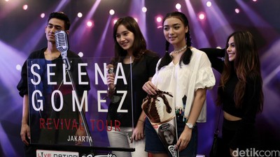 Gaya Para Selebriti di Konser Selena Gomez